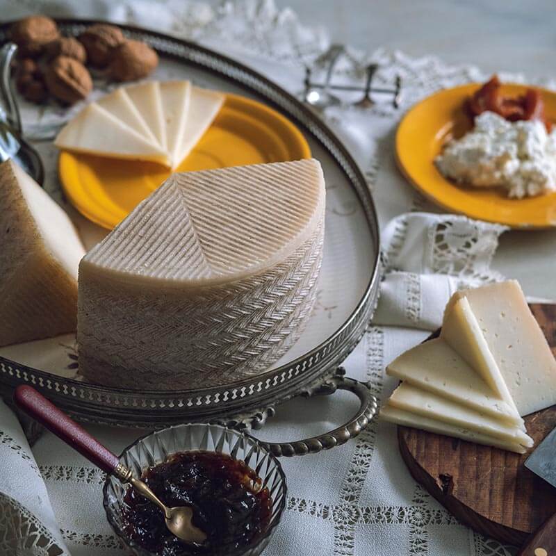 Halbgereifter Schafskäse aus Spanien.